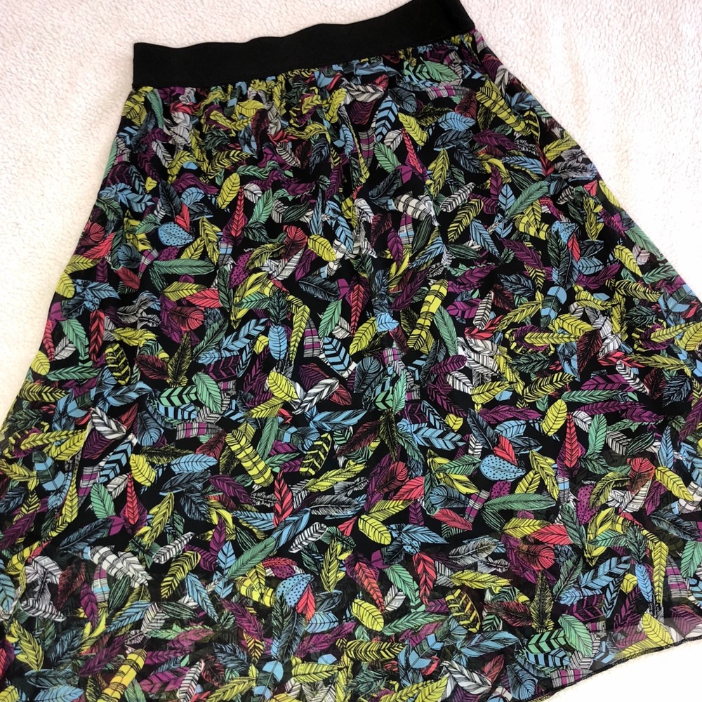 LuLaRoe Lola Skirt M Black/feathers